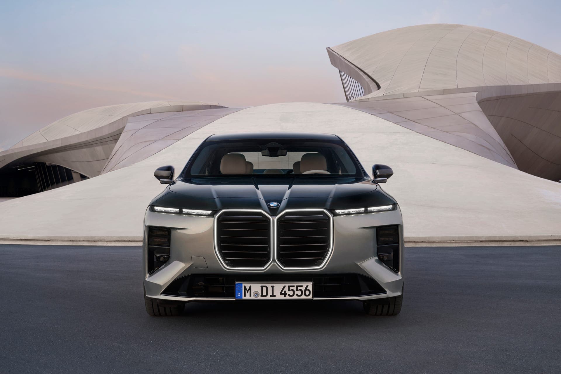 BMW 뉴 7시리즈 페이스리프트, S클래스를 긴장시킬 무기는 실내였다