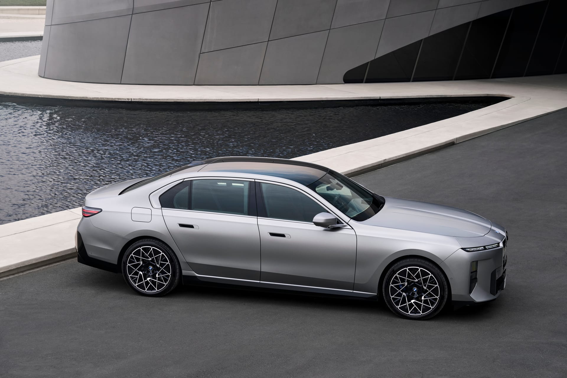 WLTP 기준 720km 이상 주행거리를 확보한 신형 BMW i7 · 사진 | BMW Group PressClub