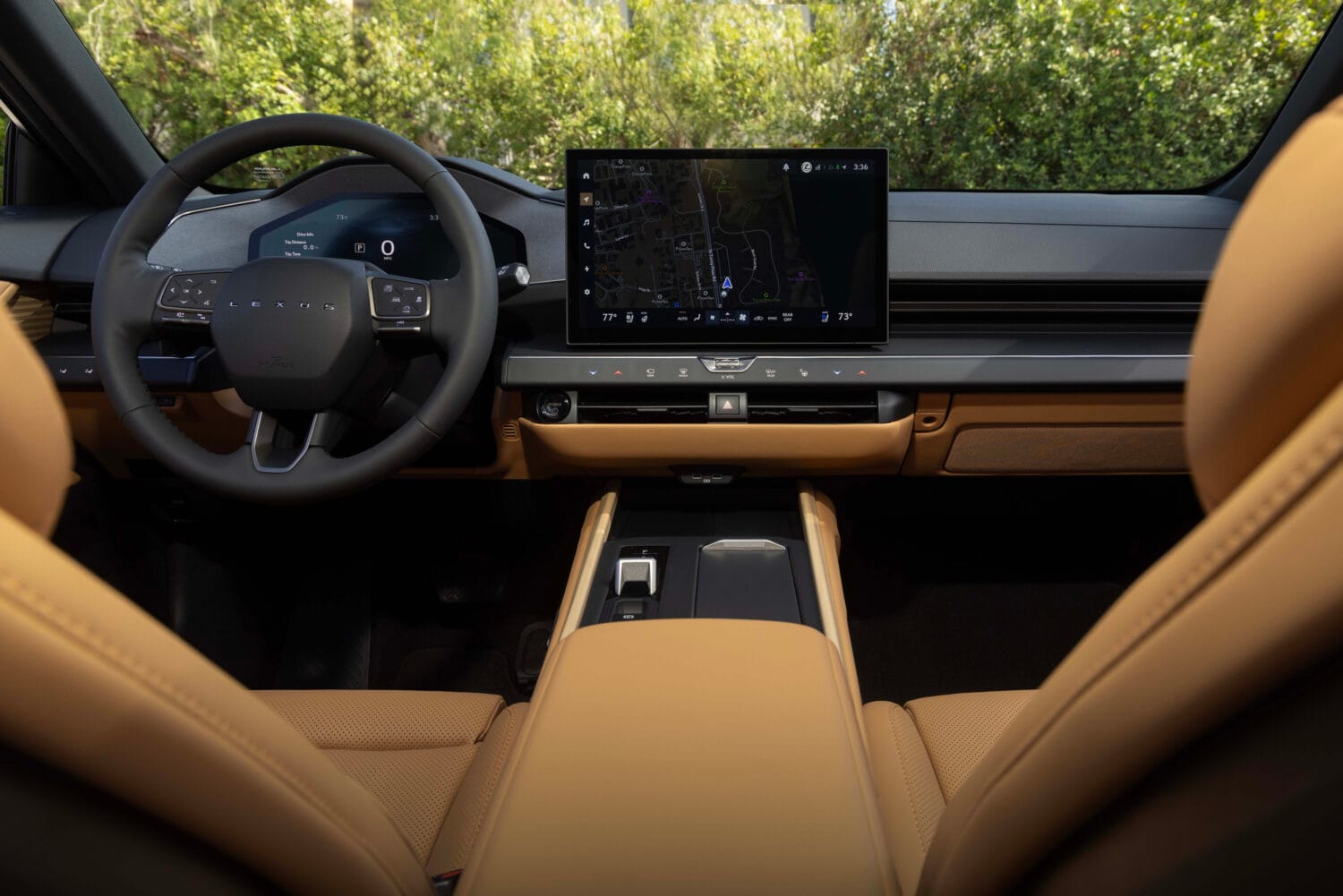 패널 속에 숨어 있다가 손을 가져가면 나타나는 히든 스위치 · 사진 | Lexus Global
